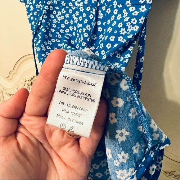 Skylar and Madison Mini Tie Waist Puff Sleeve V-Cut Dress in Blue & White, Small - Picture 5 of 9